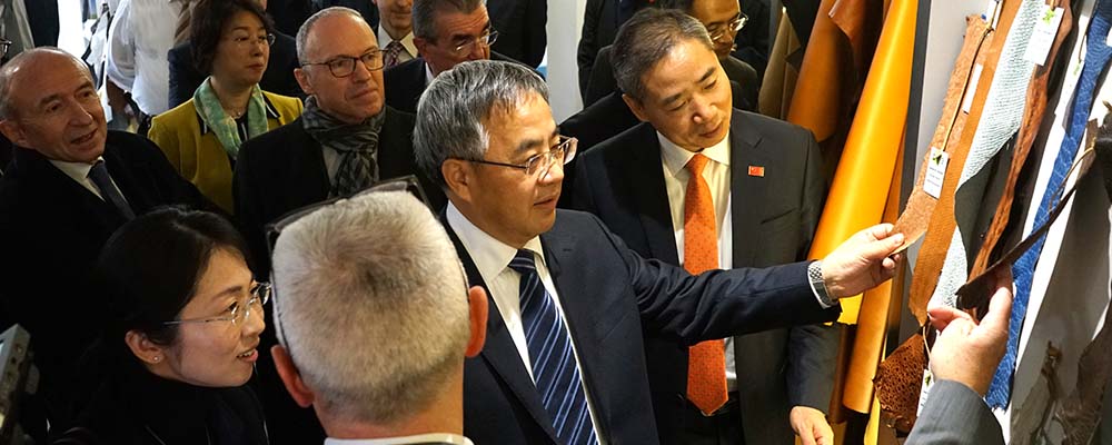 Presentation of the leathers' leathers by CTC's "leather departments" manager Presentation of the leathers' leathers by CTC's