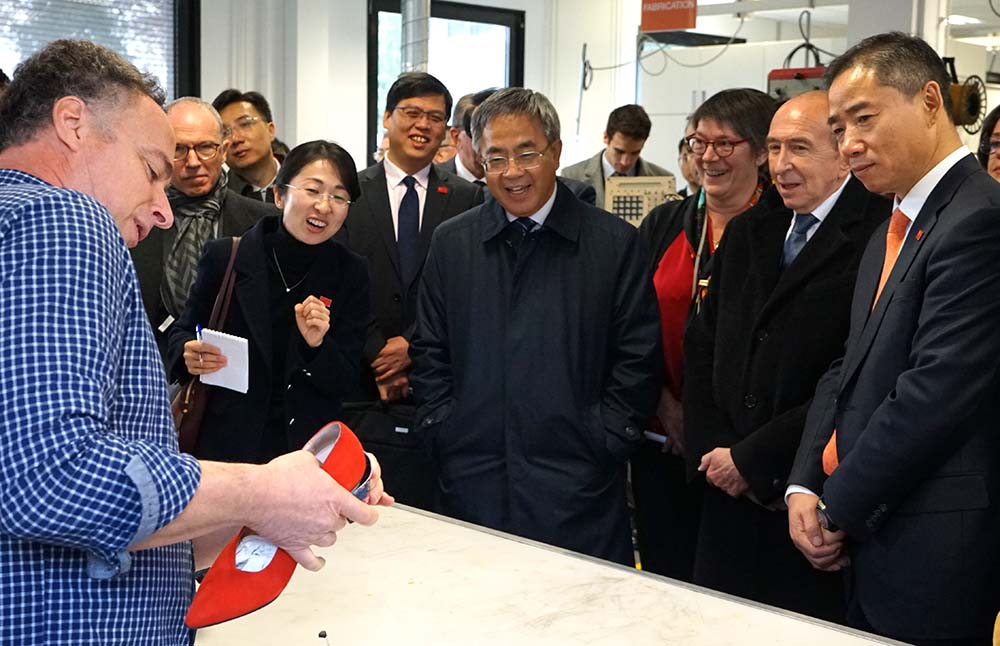 Visit of G. Collomb (Mayor of Lyon) & Hu Chunhua (Vice Prime Minister Chinese) in the shoe department of CTC