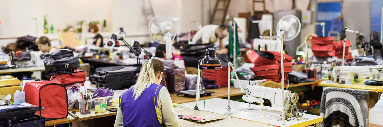 © Adobe Stock Ivan Traimak Atelier de fabrication d'articles de maroquinerie