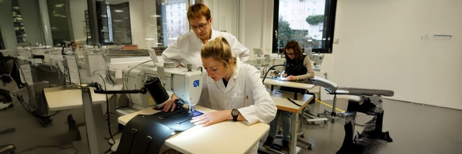 © CTC Stagiaire en formation maroquinerie au poste de travail