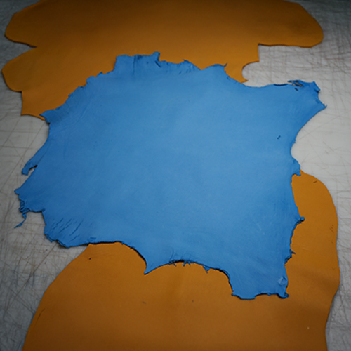 © CTC Cuir sans chrome Échantillons de cuirs bleu et orange tannés sans chrome